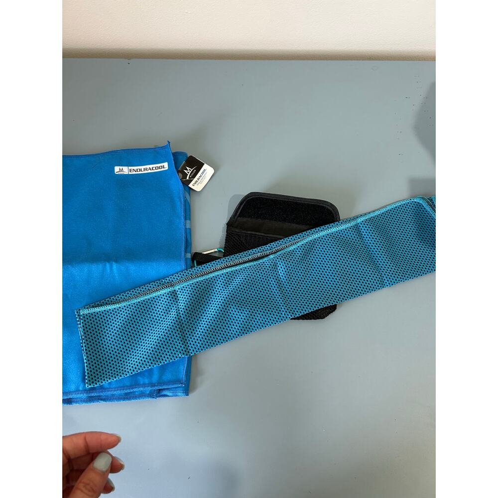 Cooling towels lot of two one in pouch NWT outdoor sports hiking gorpcore - Picture 5 of 5